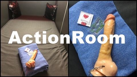 ActionRoom: Liegefläche mit Handtuch, Kondomen und Toy